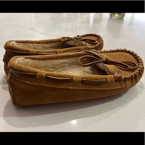 Minnetonka Youth moccasin slippers